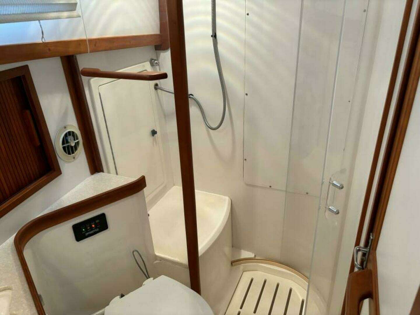 2004 Sabreline 36 Sedan - Image 54