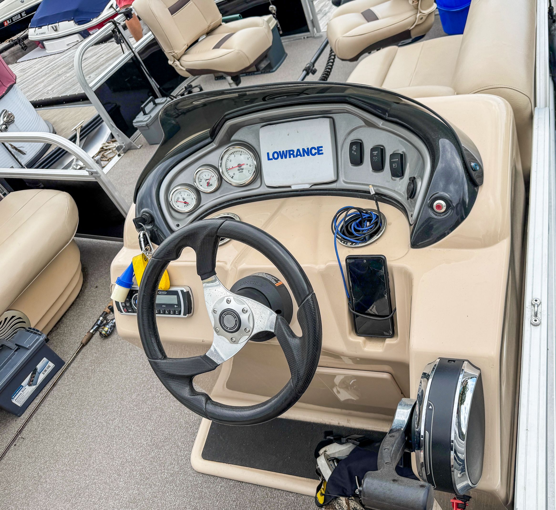 2017 Sun Tracker Fishin' Barge 20 DLX - 3