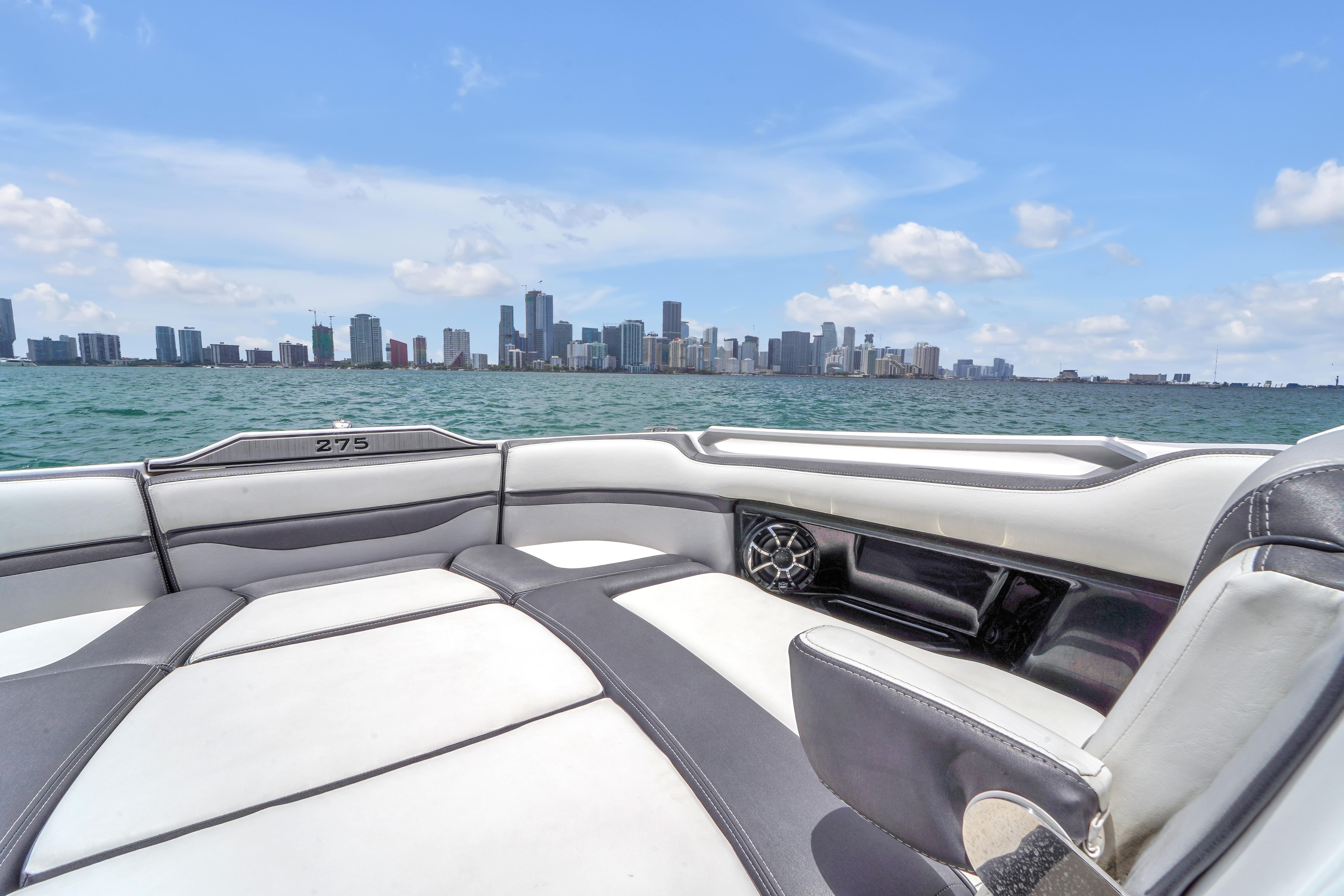 2021 Yamaha Boats 275SD interior with city skyline in the background.