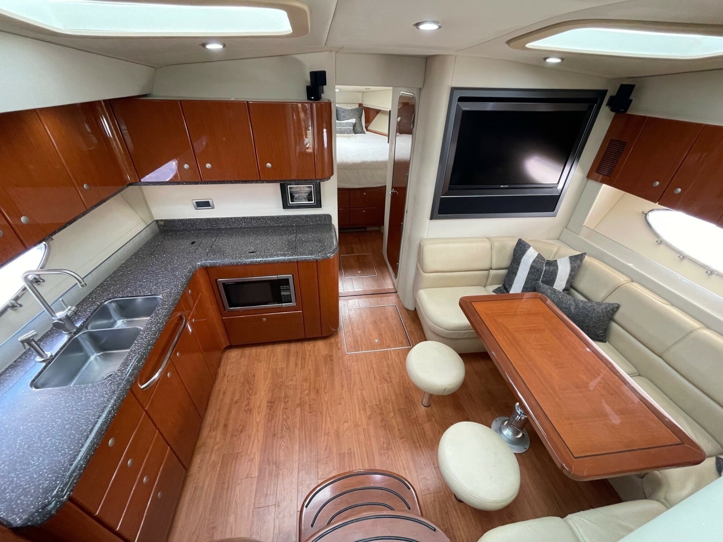 2008 Formula 45 Yacht - Image 25