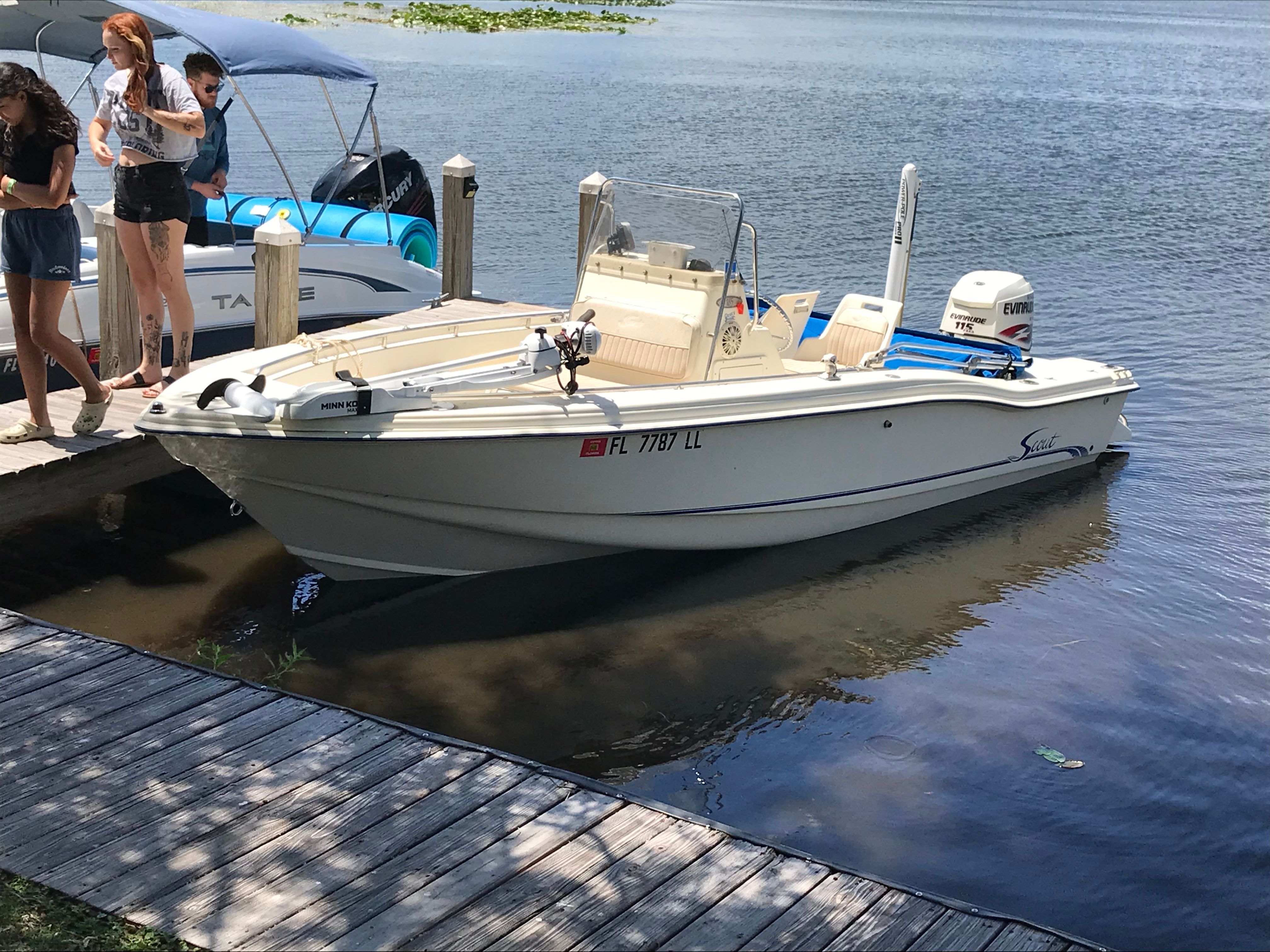 2001 Scout 18-5 center console