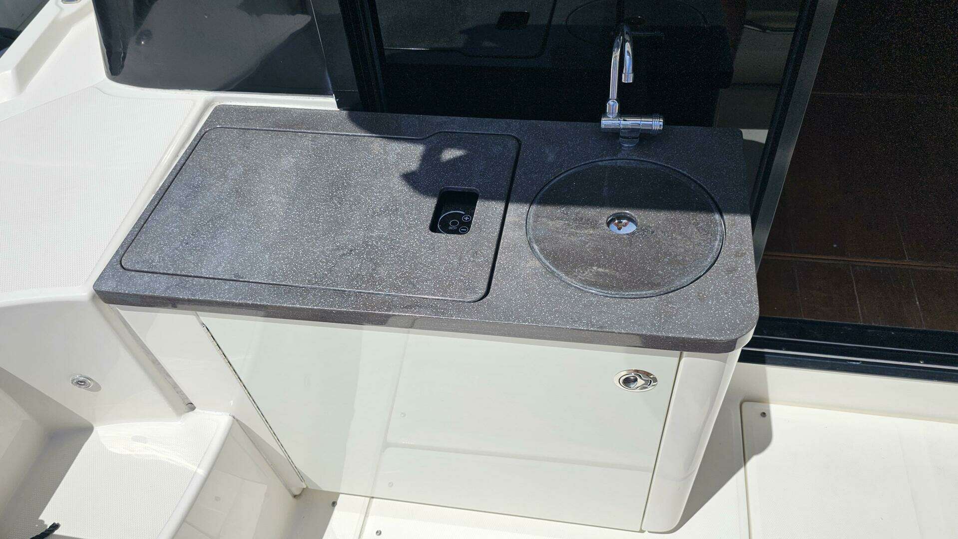 2016 Sea Ray — - Image 32