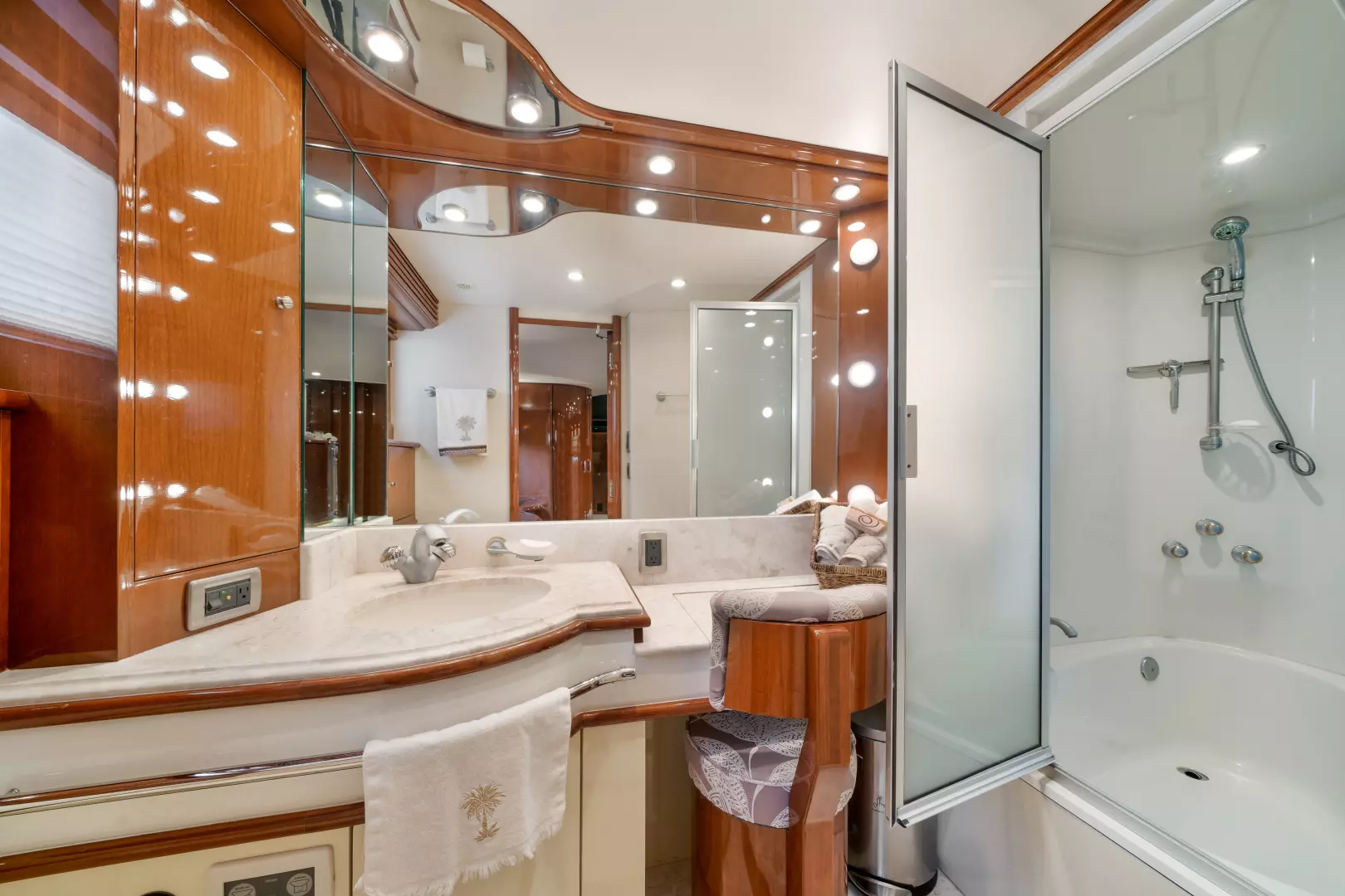 2006 Marquis 65 Pilothouse - Image 31