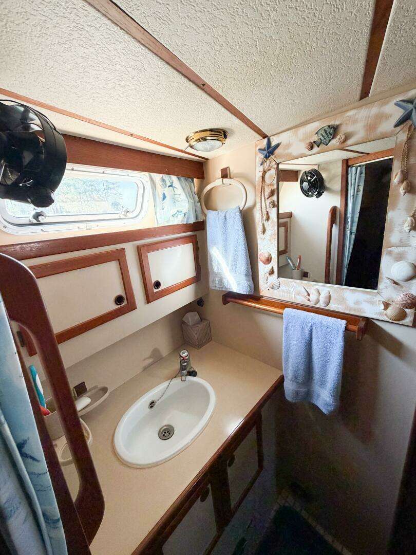 1986 Nauticat 40 Cutter Ketch Pilothouse - Image 58