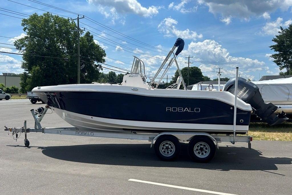 2017 Robalo R200ES boat on trailer under blue sky.