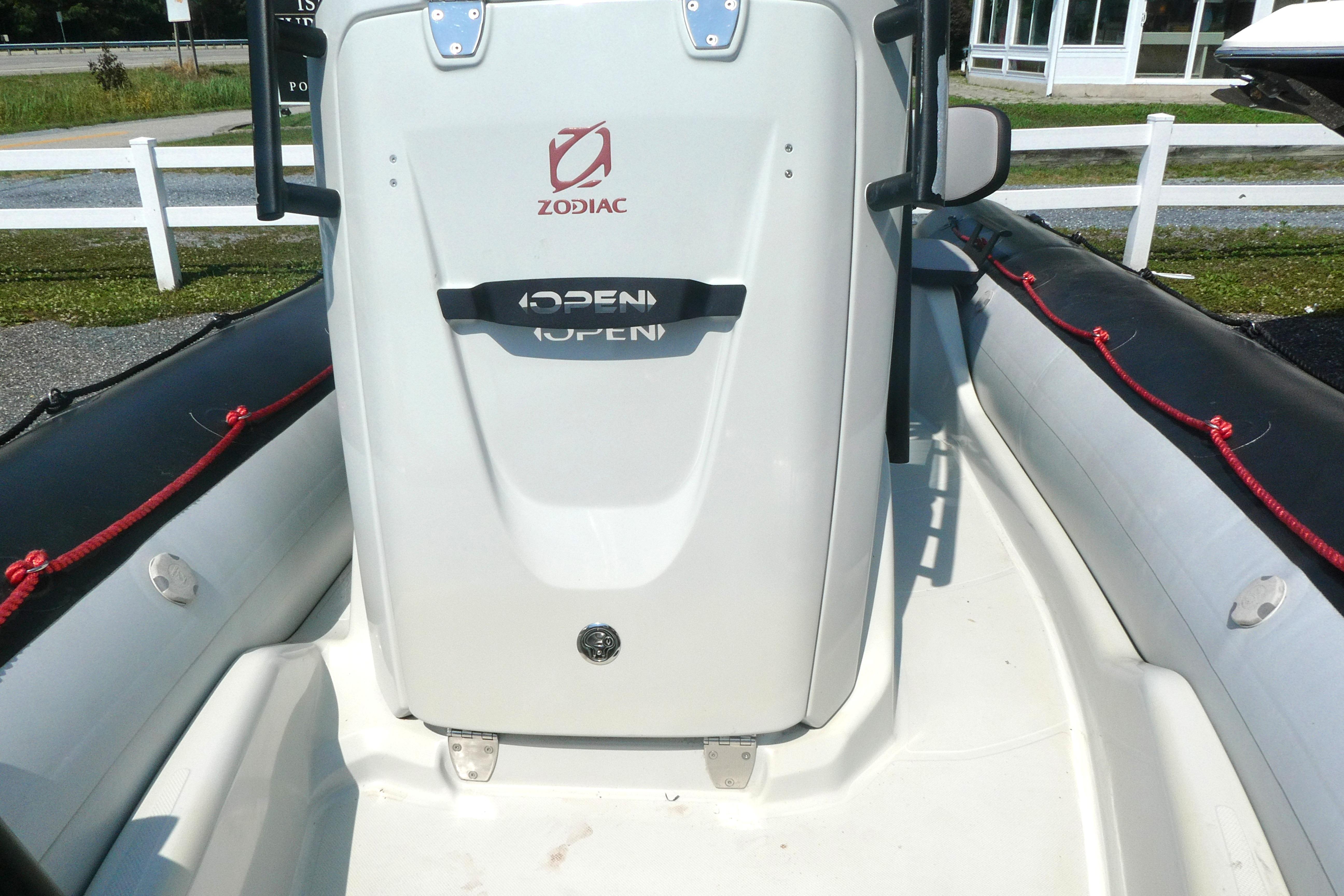 2022 Zodiac Pro 5.5 boat interior with console and red ropes.