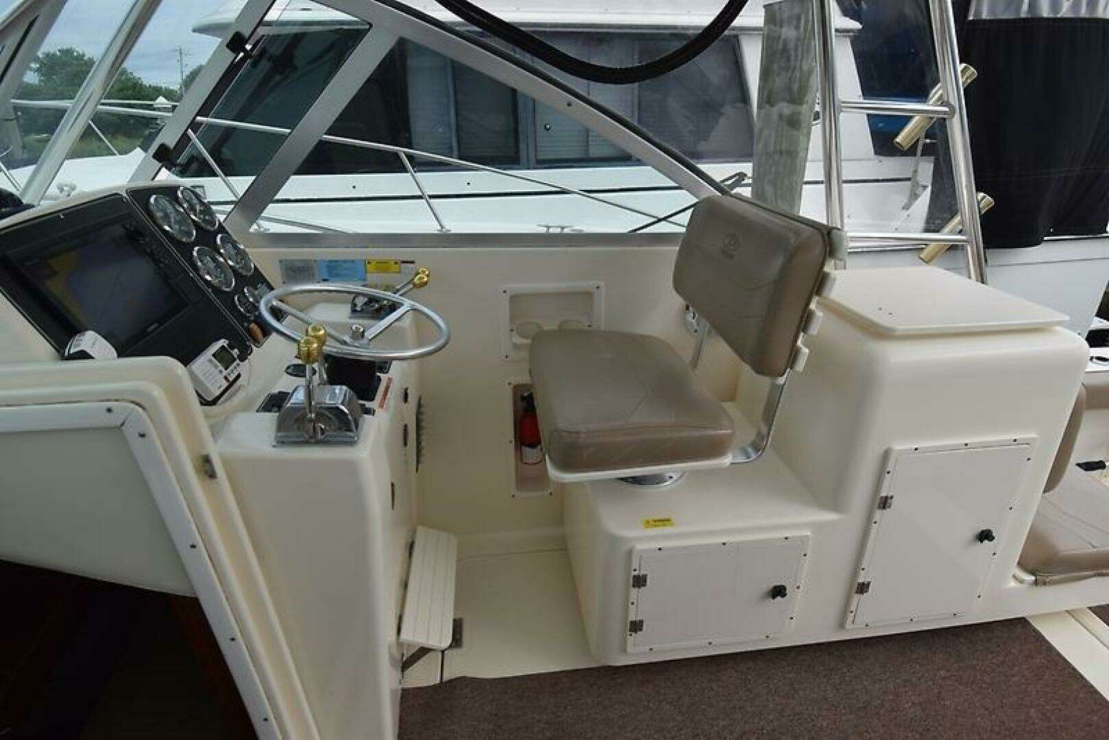 2003 Pursuit 3000 Express - Image 29