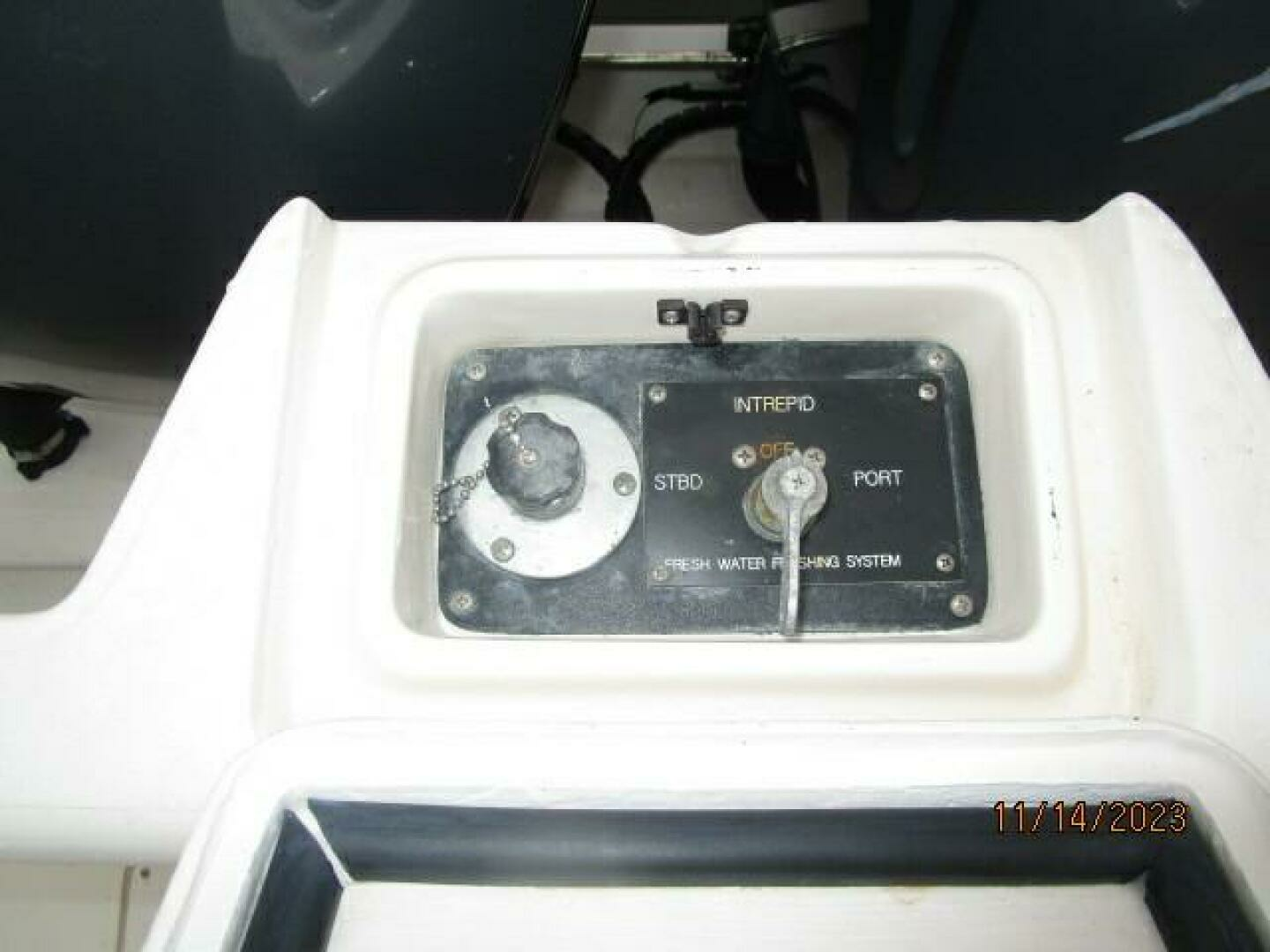 2001 Intrepid 348 Walkaround - Image 37