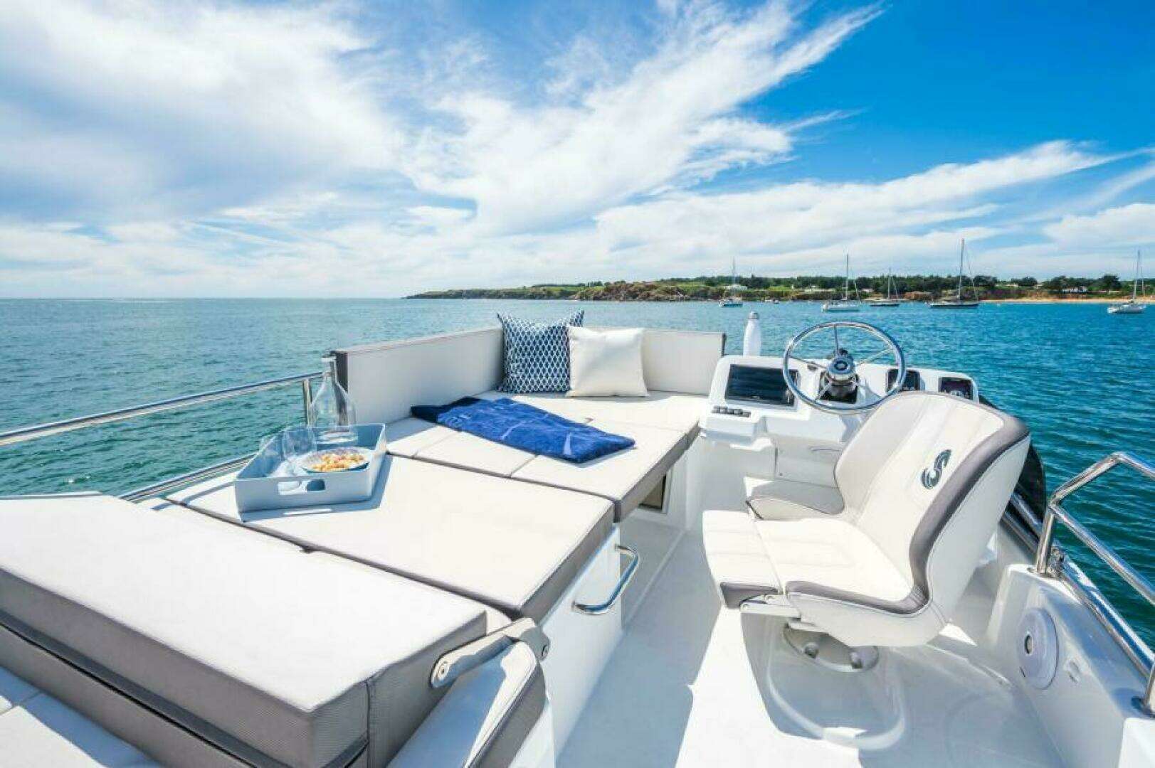 2026 Beneteau Antares 11 Fly - Image 10
