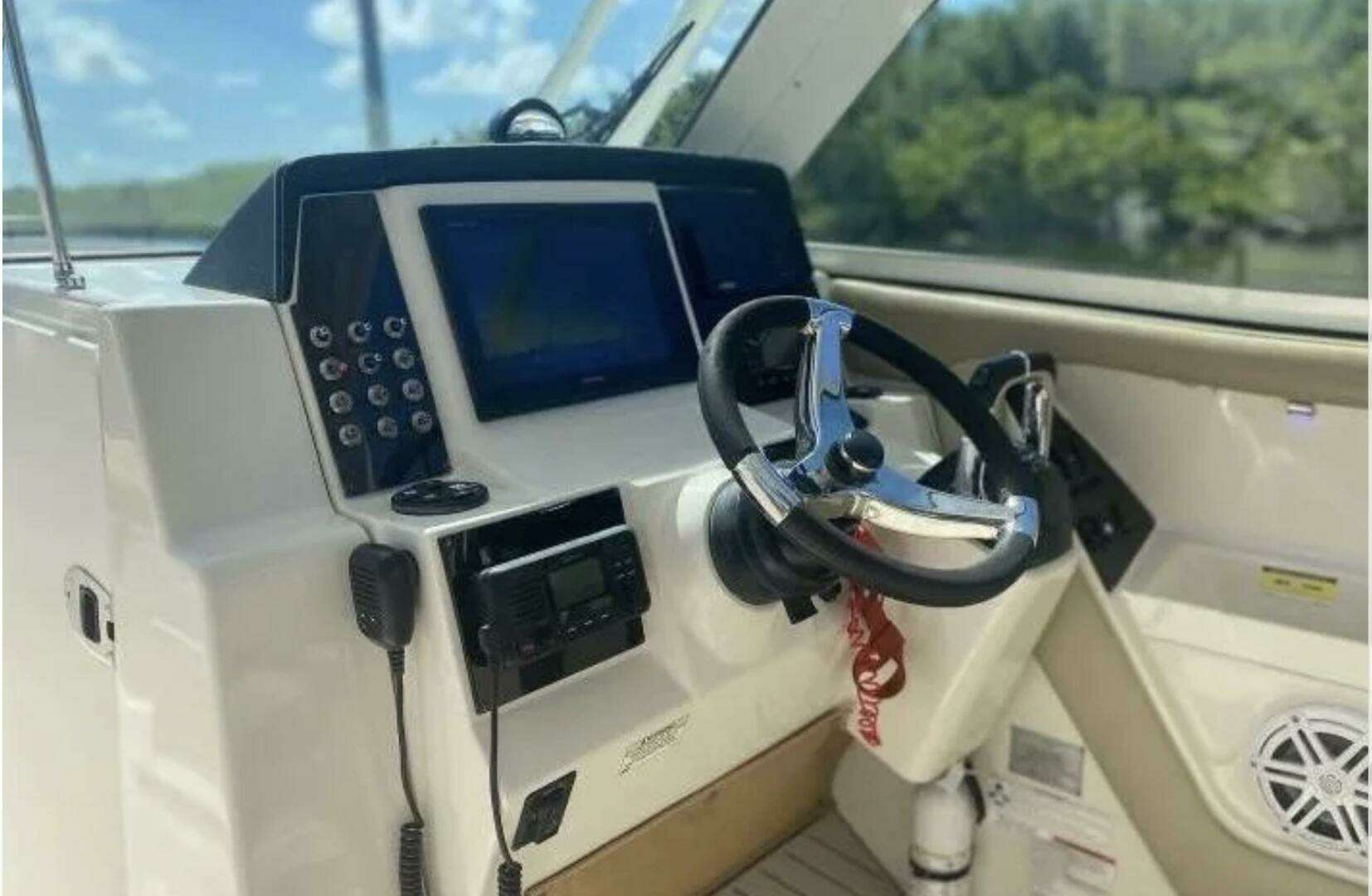 2018 Sailfish 325 DC - Image 15