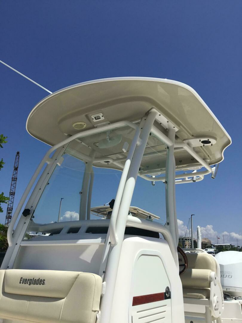 2016 Everglades 243CC - Image 2