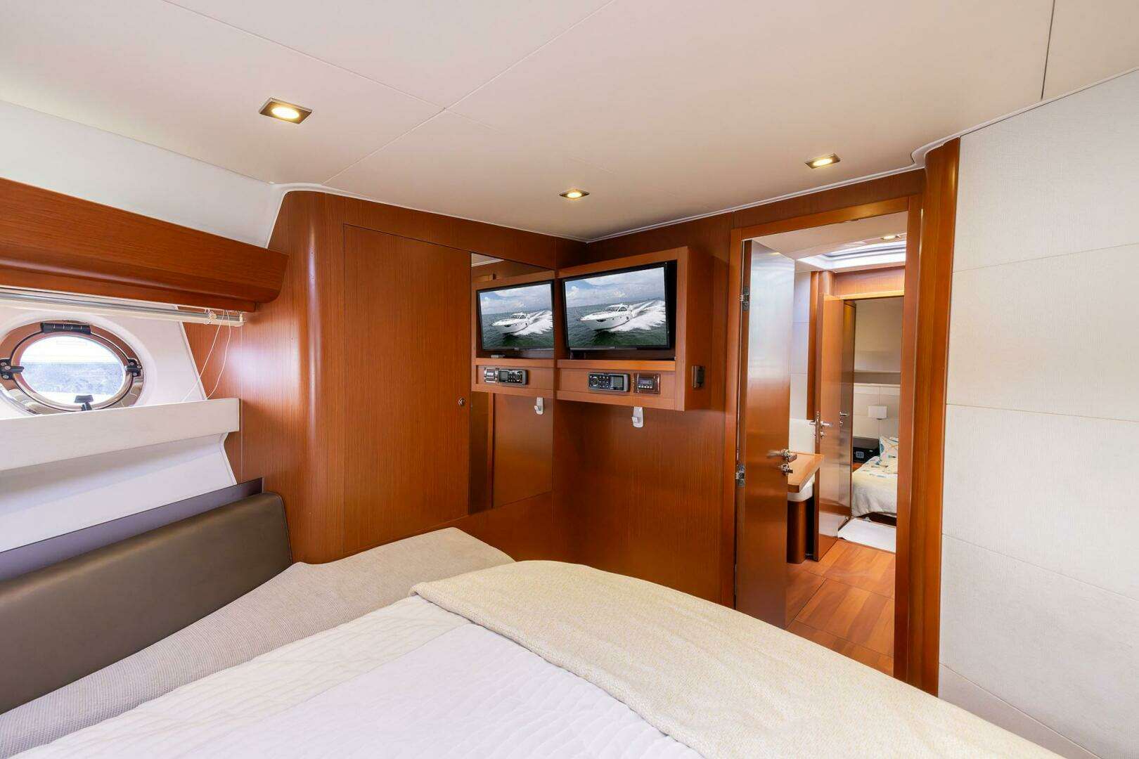 2014 Beneteau Gran Turismo 44 - Image 28
