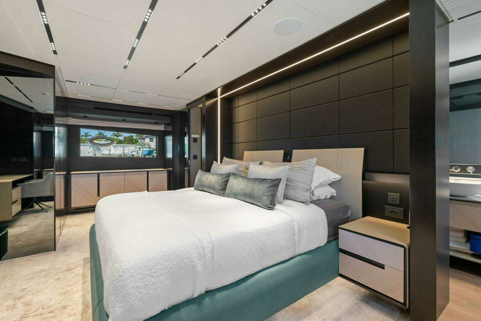 2023 Pershing GTX Motoryacht - Image 72