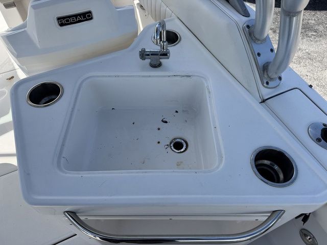 2012 Robalo 247 DC - 22