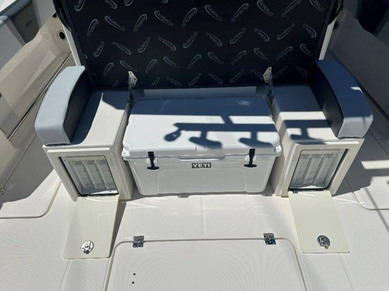 2026 Robalo R300 Center Console - 23