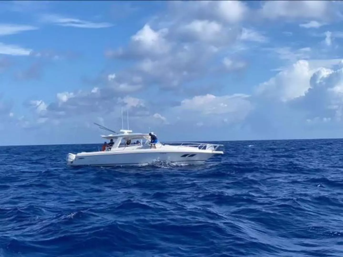 2008 Intrepid 390 Sport Yacht - Image 2