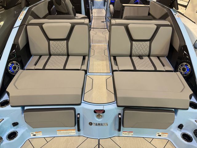 2025 Yamaha Boats 255XD - 10