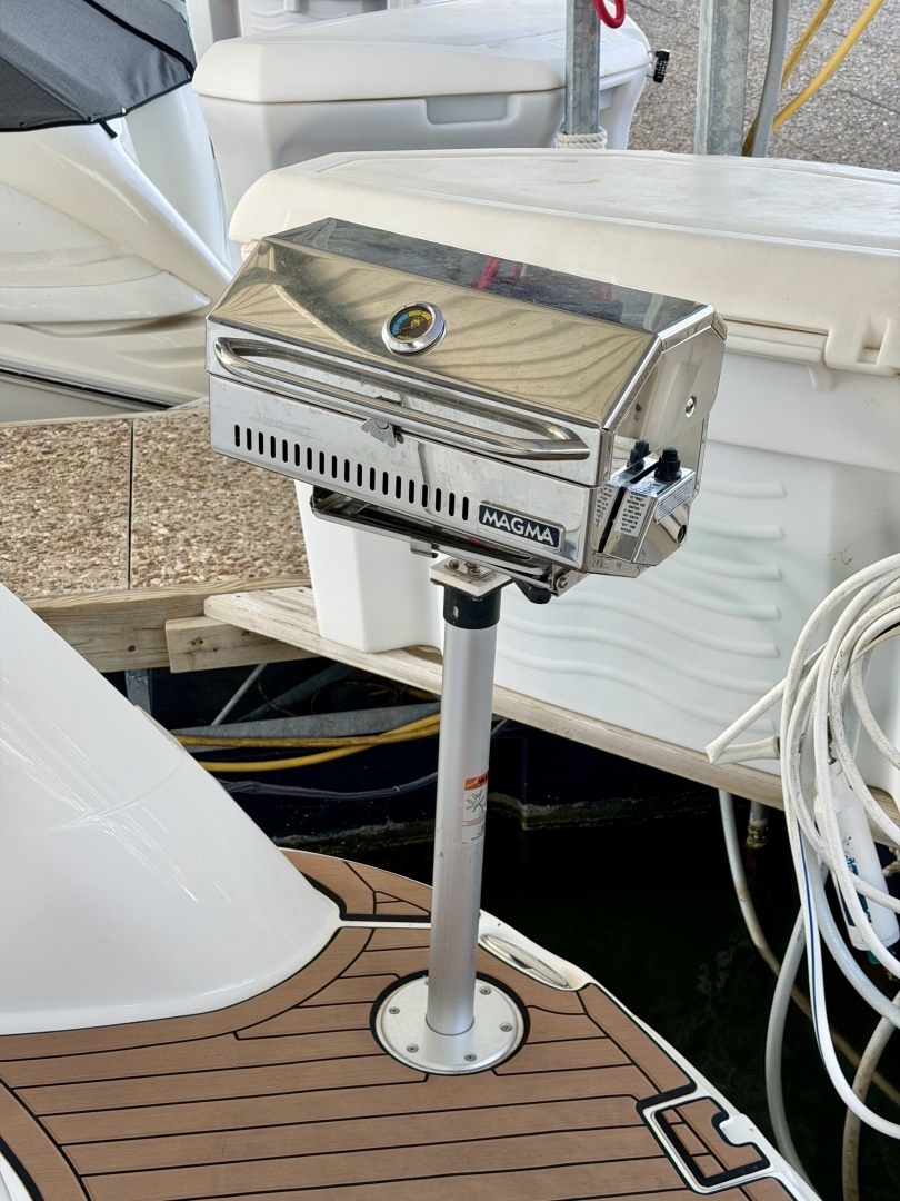 2007 Rinker 350 Express Cruiser - Image 13