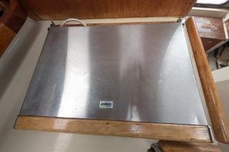 Stainless steel cover on Wallas cooktop.