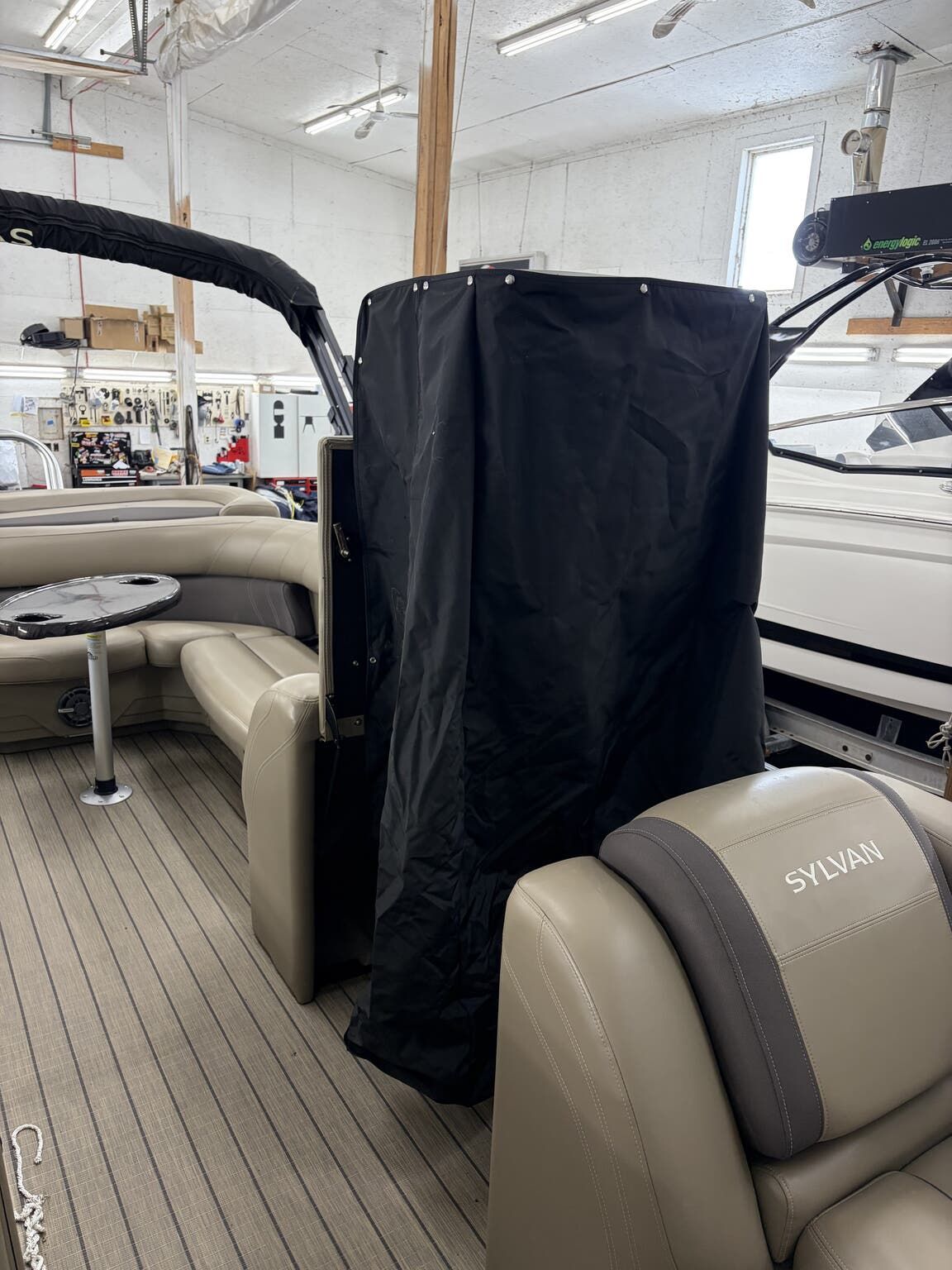 2024 Sylvan Mirage 8522 CRS - 9