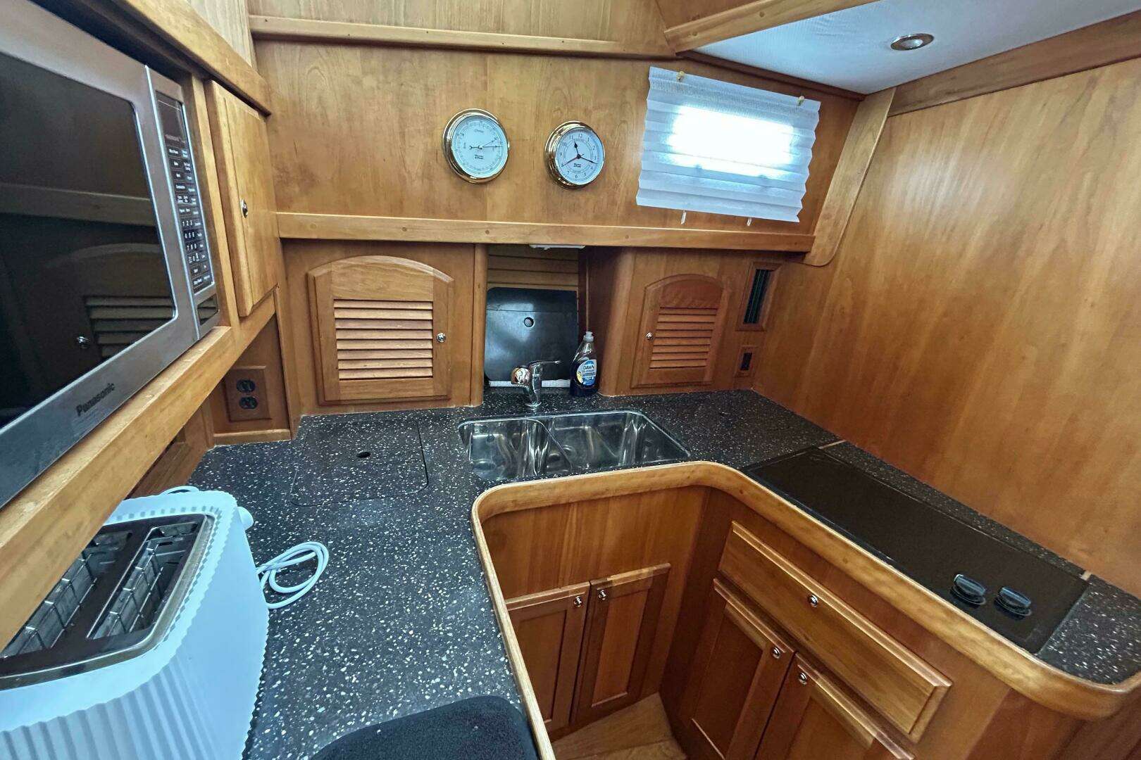2004 Sabre 36 Flybridge - Image 31