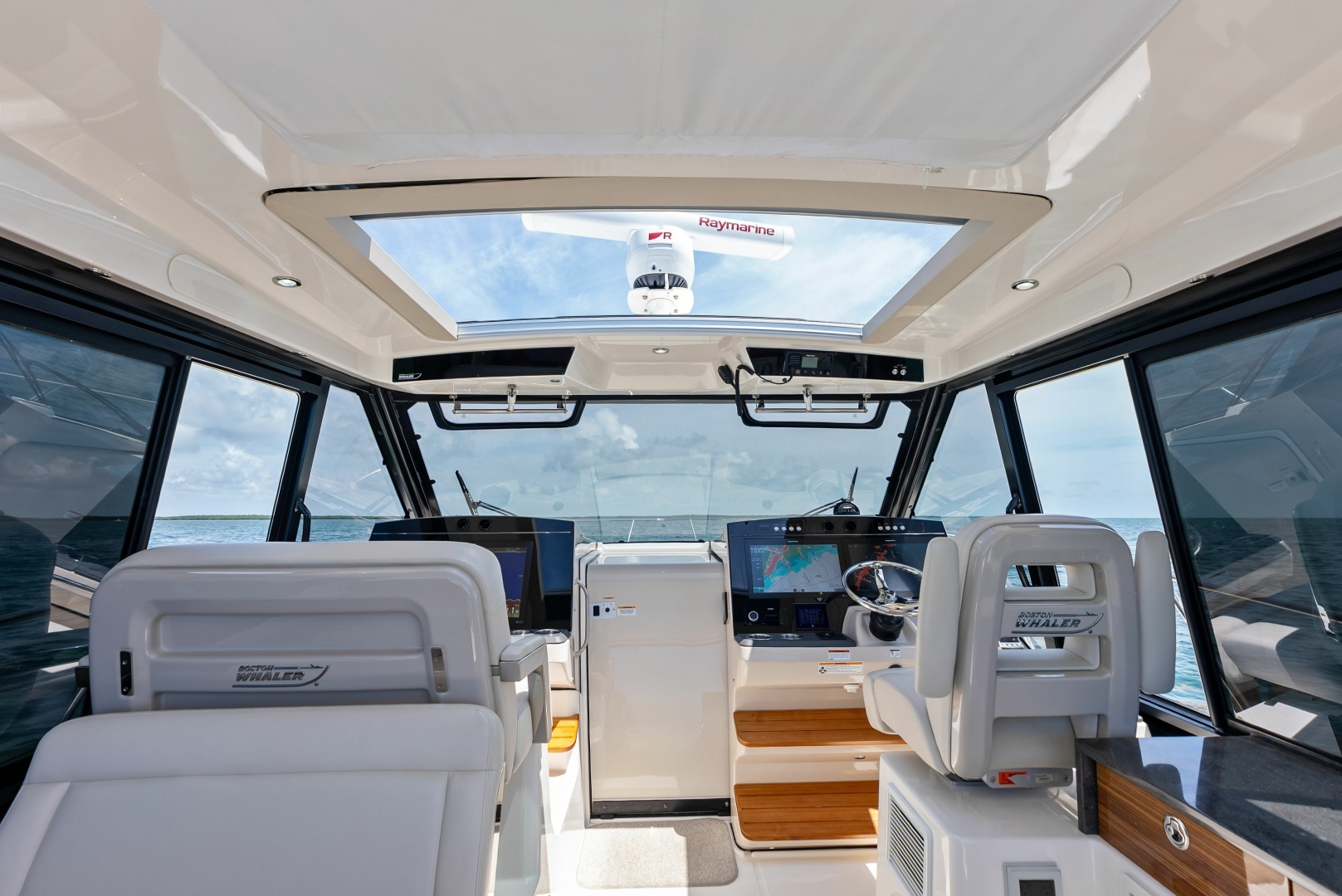 2023 Boston Whaler 405 Conquest - Image 27