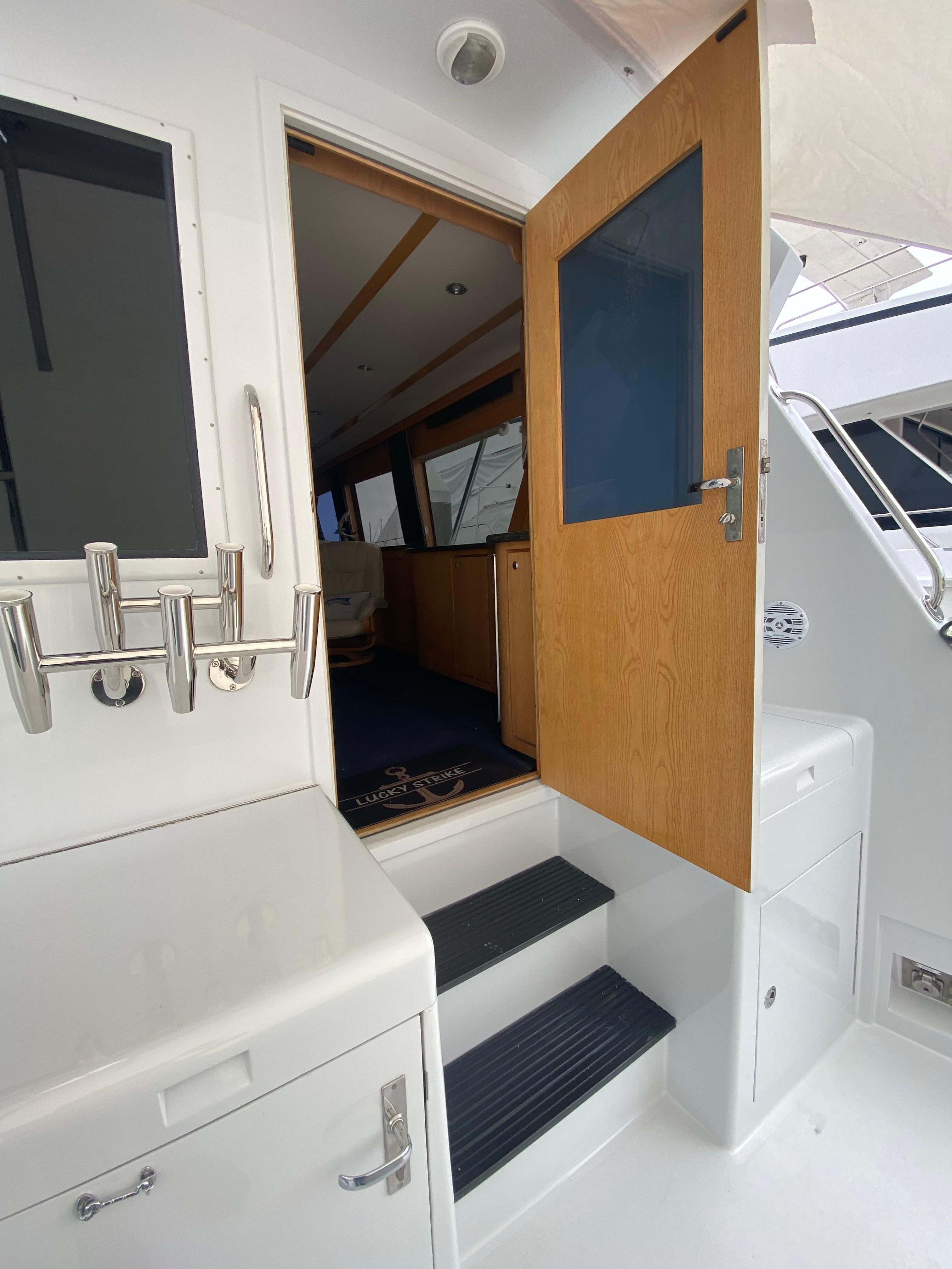 1988 Hatteras 65 Sportfisher - 12
