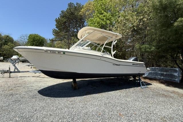 2017 Grady-White Freedom 235