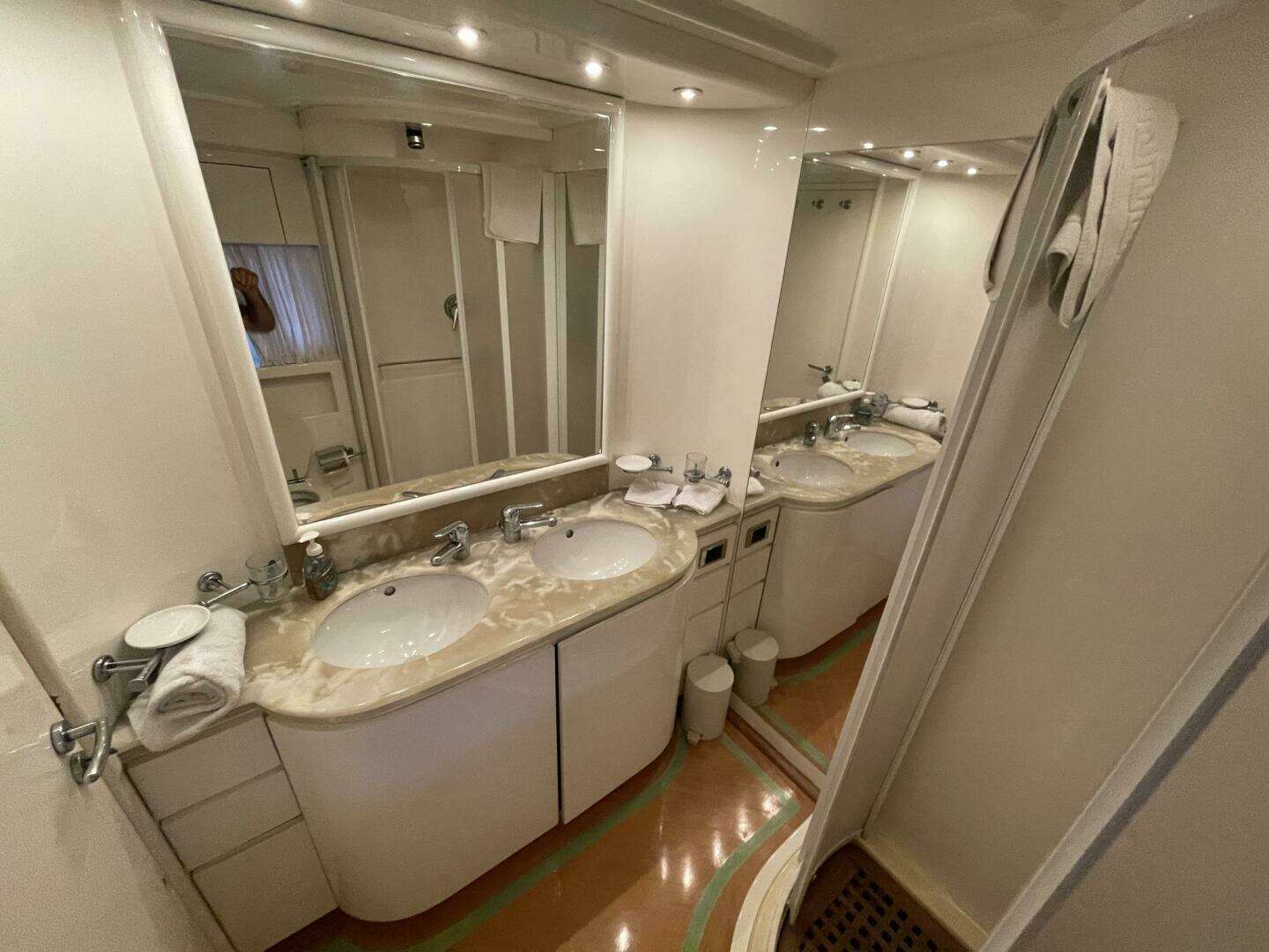 1996 Versilcraft 75 Motoryacht - Image 20