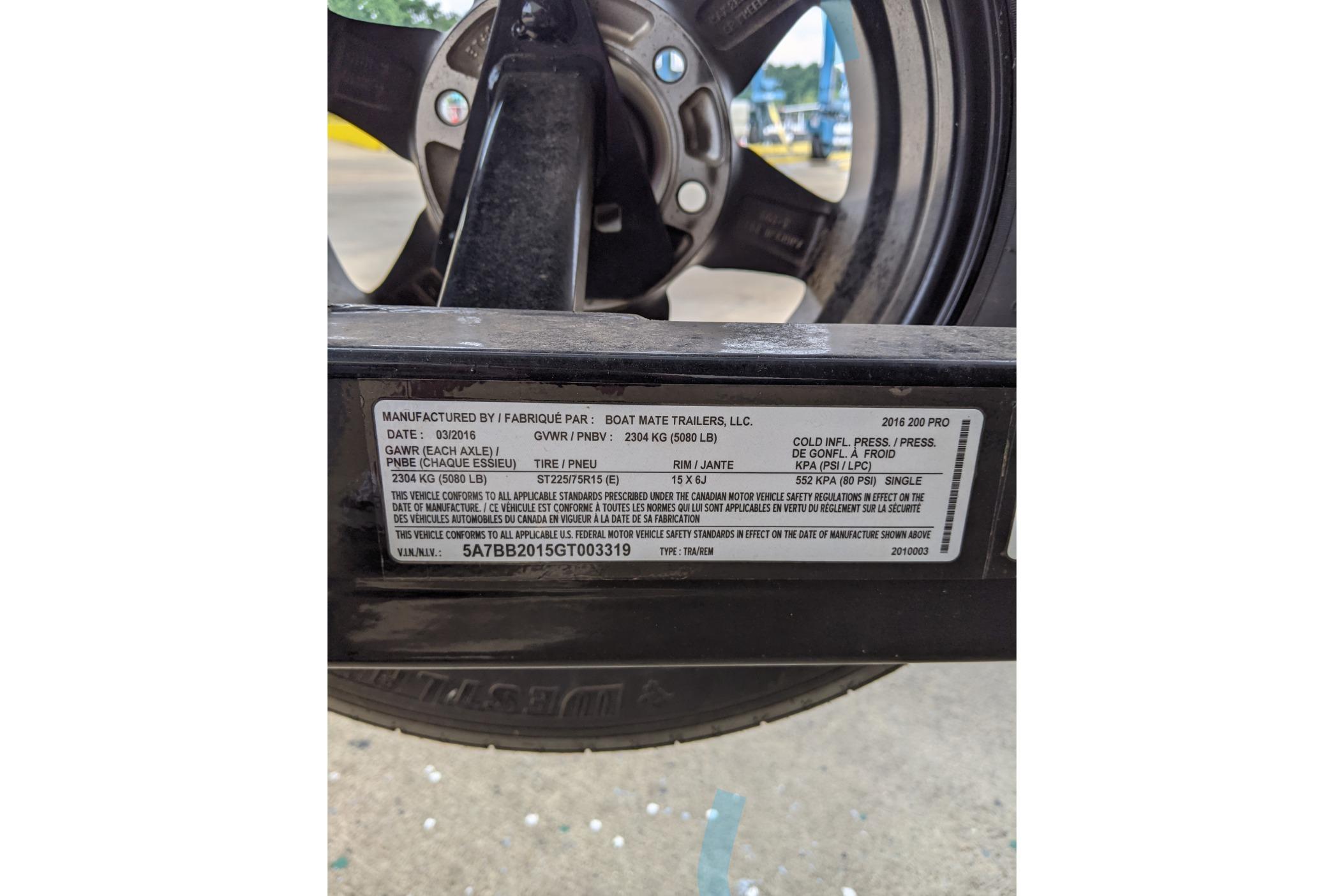 Label on a 2016 Nautique Ski Nautique 200 trailer, detailing specifications and compliance.