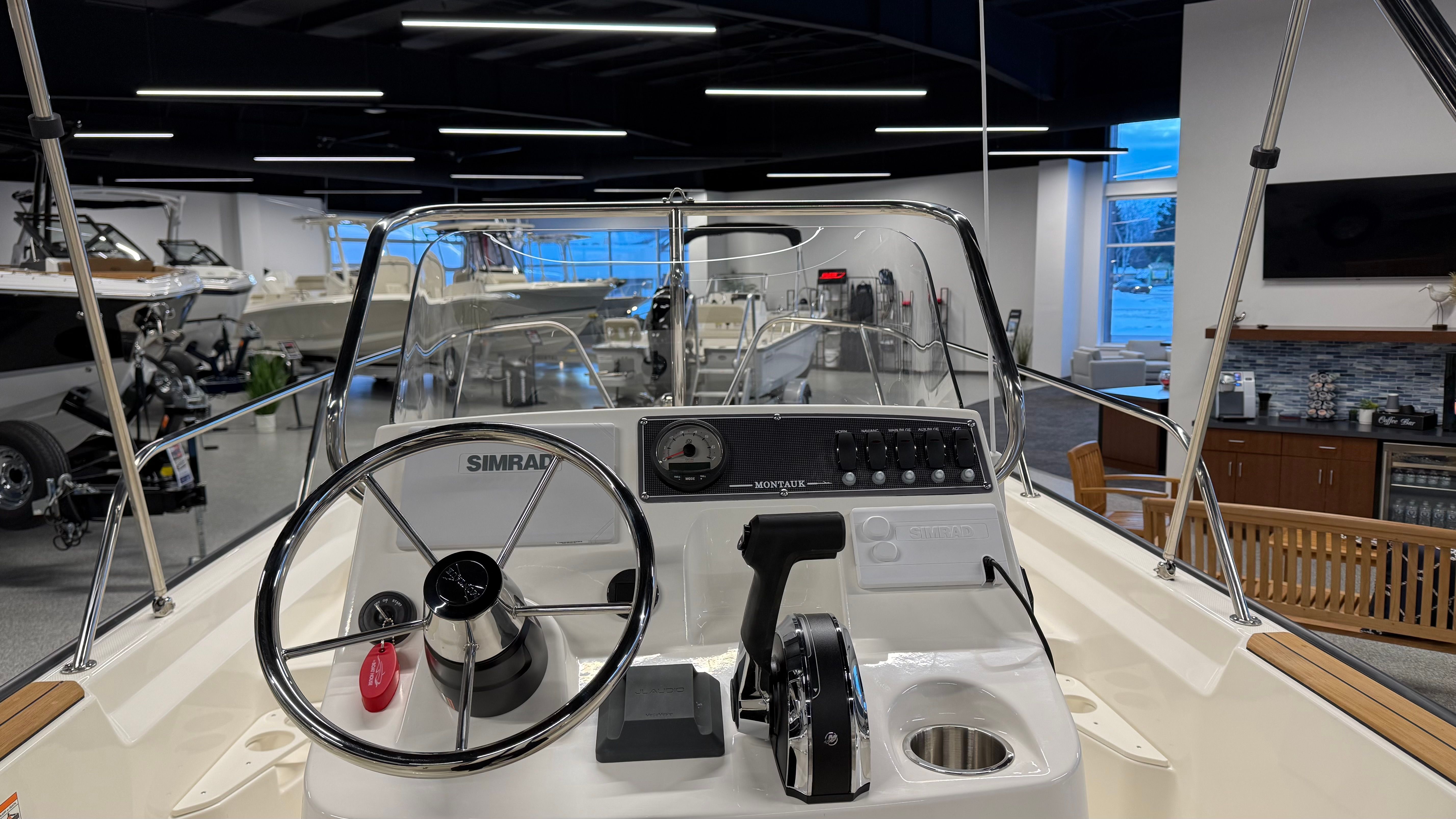 2026 Boston Whaler 170 Montauk - 8