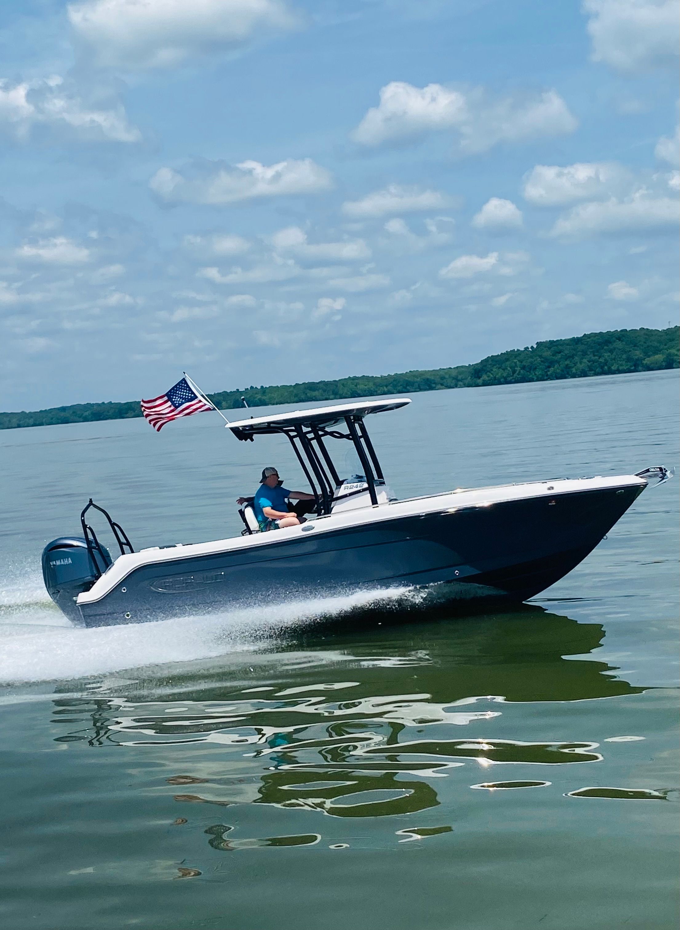2023 Robalo R242 Explorer - 9