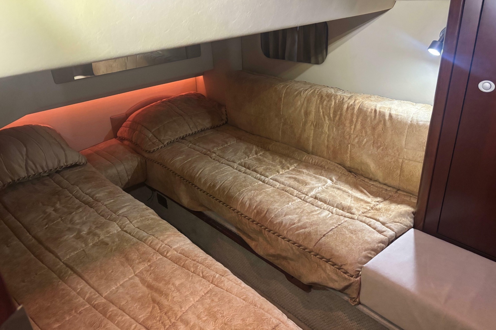 2005 Sea Ray 420 Sedan Bridge - Image 28