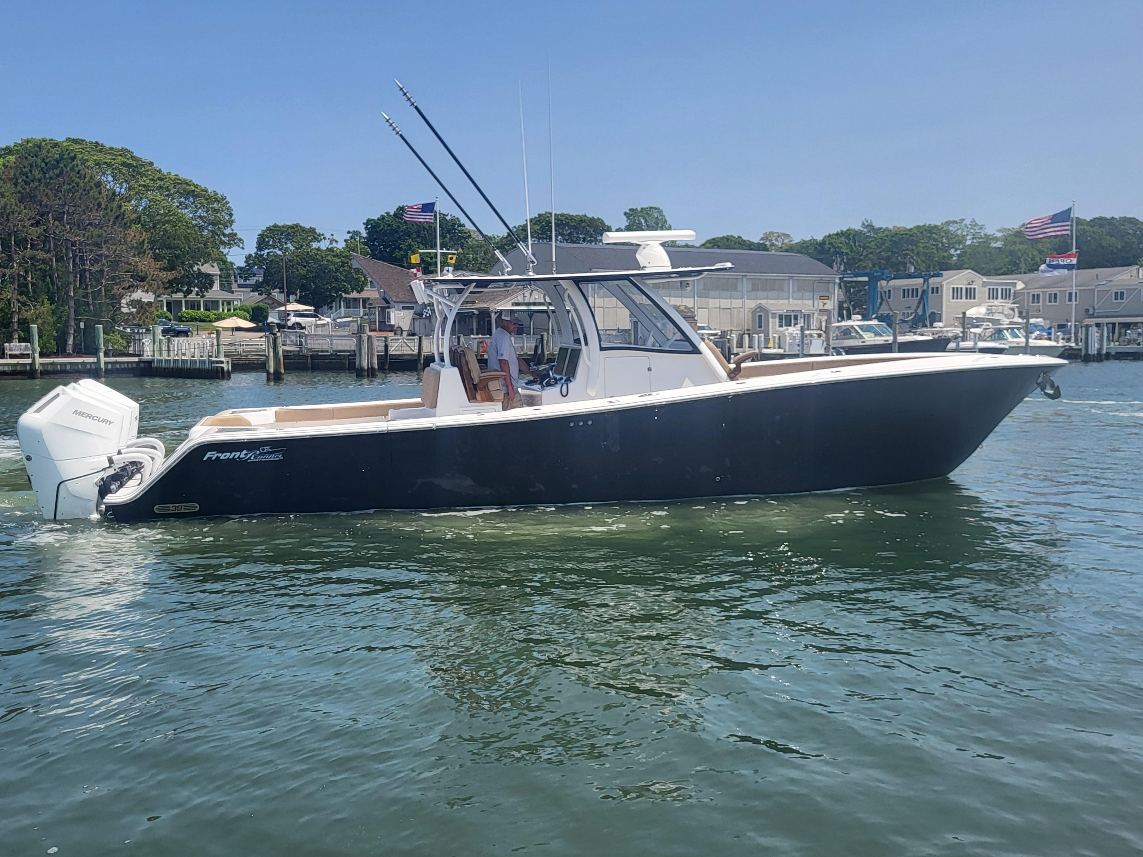 2025 Front Runner 39 Center Console