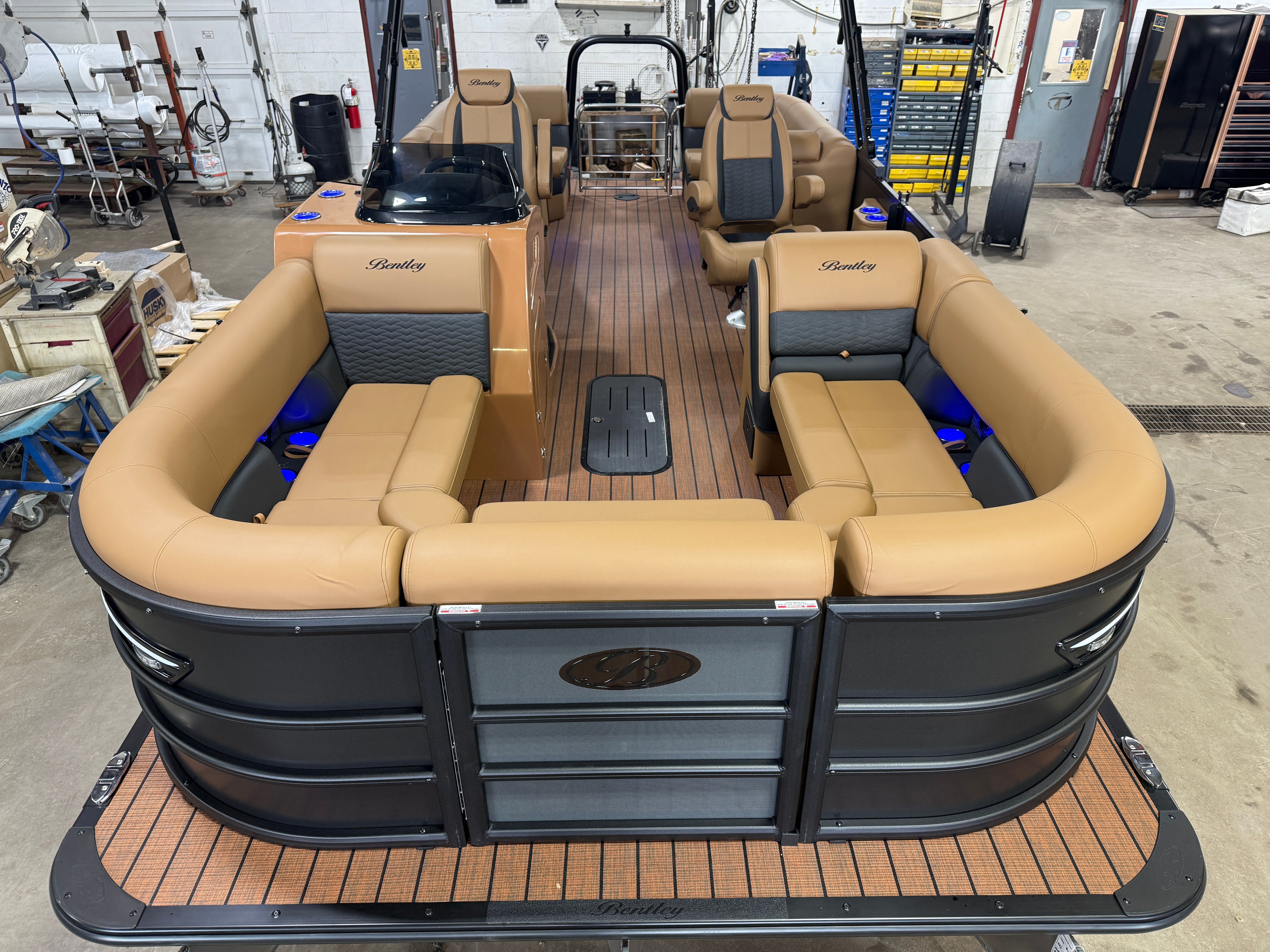 2026 Bentley Pontoons Elite 300HP Admiral 253 Quad Lounge Tritoon