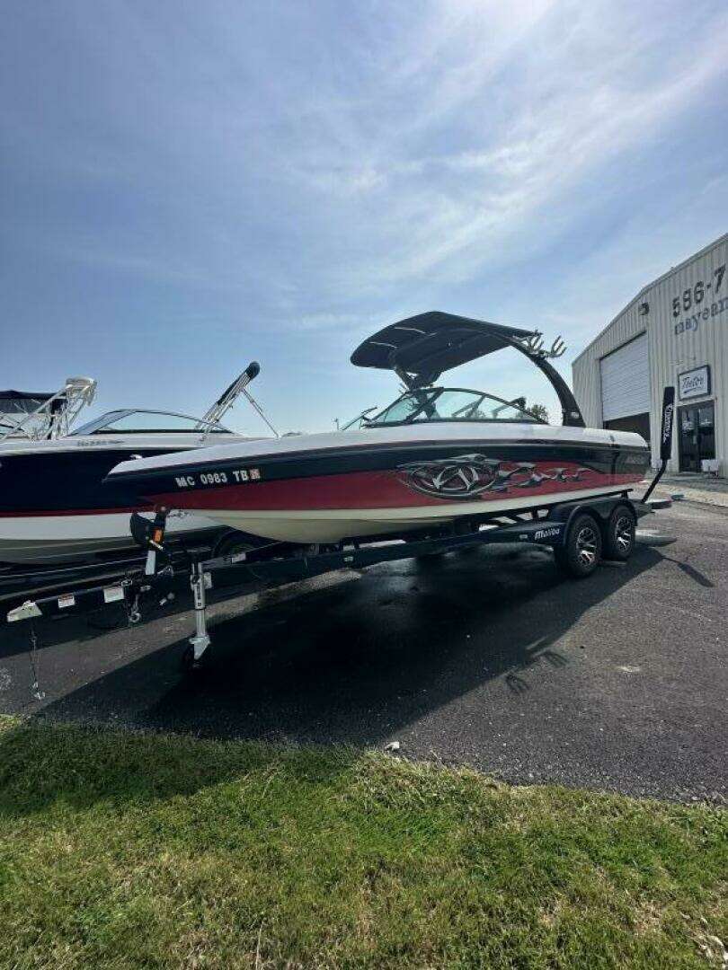 2007 Malibu 21 V RIde - Image 2