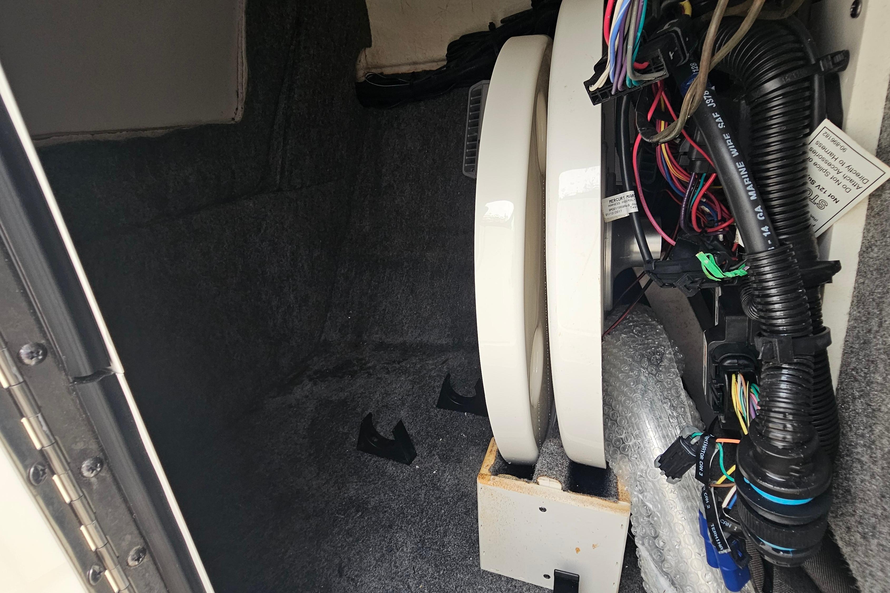 2017 Sea Ray SDX 240 Outboard interior wiring and components detail.
