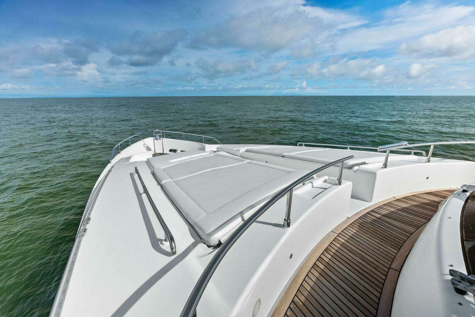2014 Custom Line 100 - Image 34