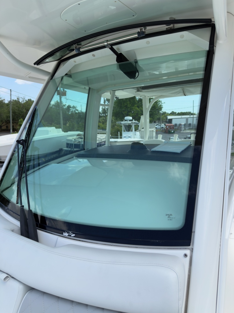 2016 Boston Whaler 350 Outrage - Image 24