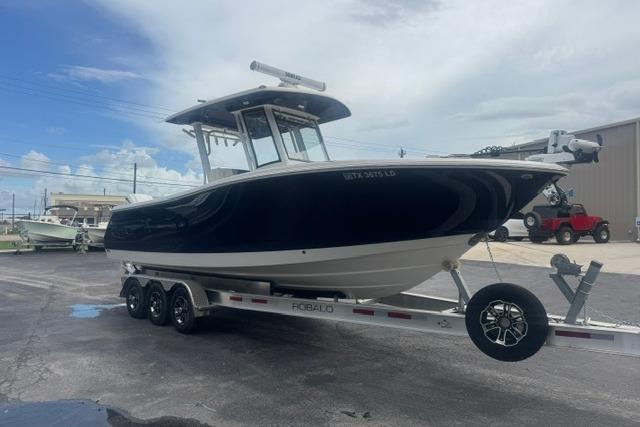 2025 Robalo R270 Center Console