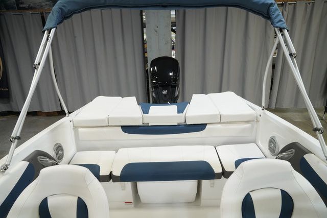 2023 Tahoe 200 S - 19