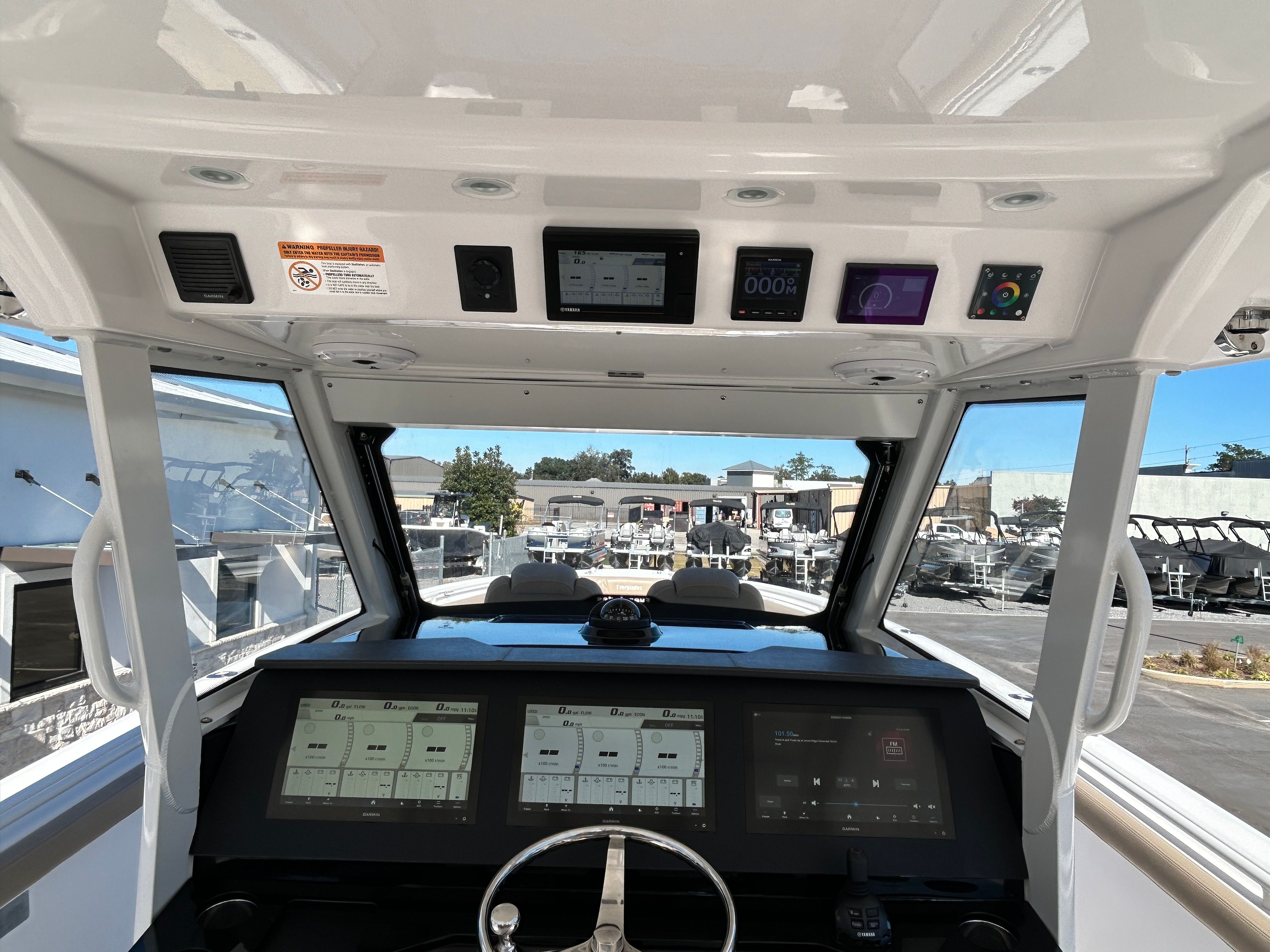 2020 Everglades 395 Center Console - 32
