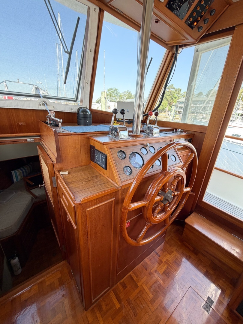 1991 Grand Banks 36 - Image 40