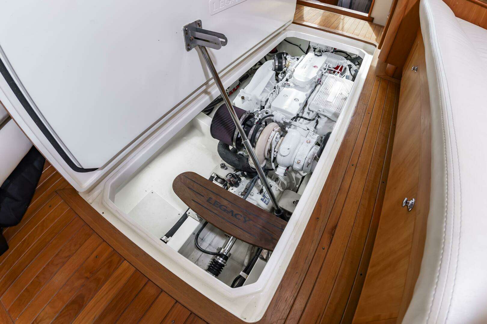 2018 Legacy 36 - Image 34
