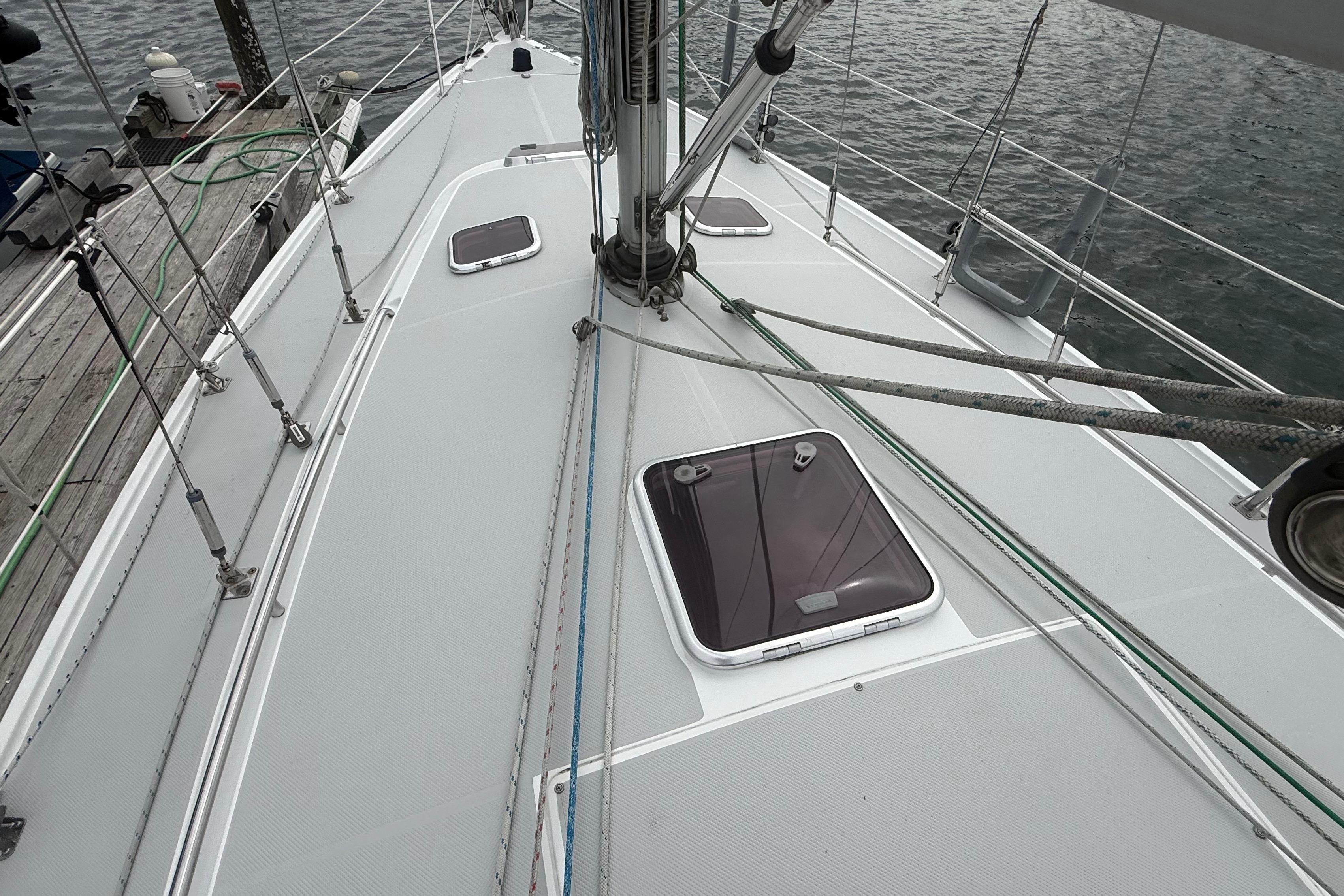 2005 Catalina 36 MkII sailboat deck with rigging and hatches.