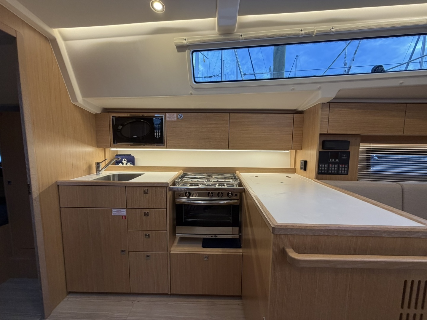 2022 Bavaria C38 - Image 7