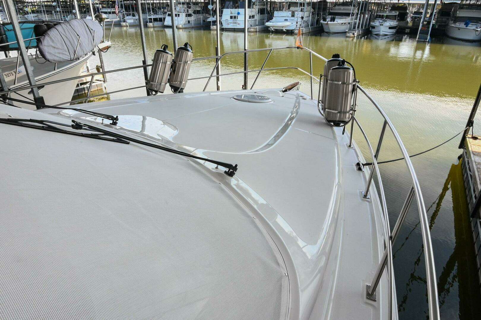 2002 Cruisers Yachts 5000 Sedan Sport - Image 117