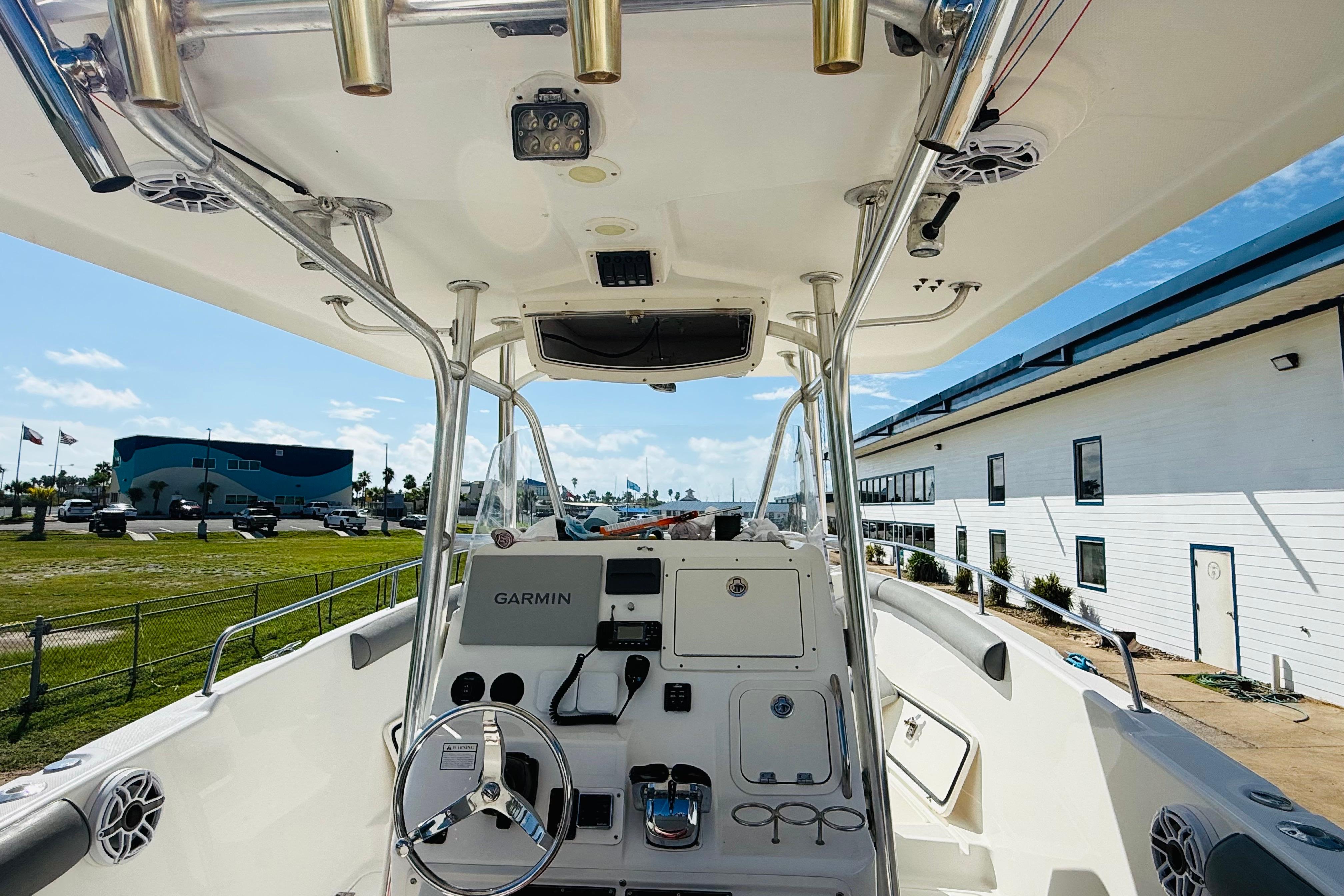 2005 Century 3200 Center Console boat interior with Garmin navigation system.