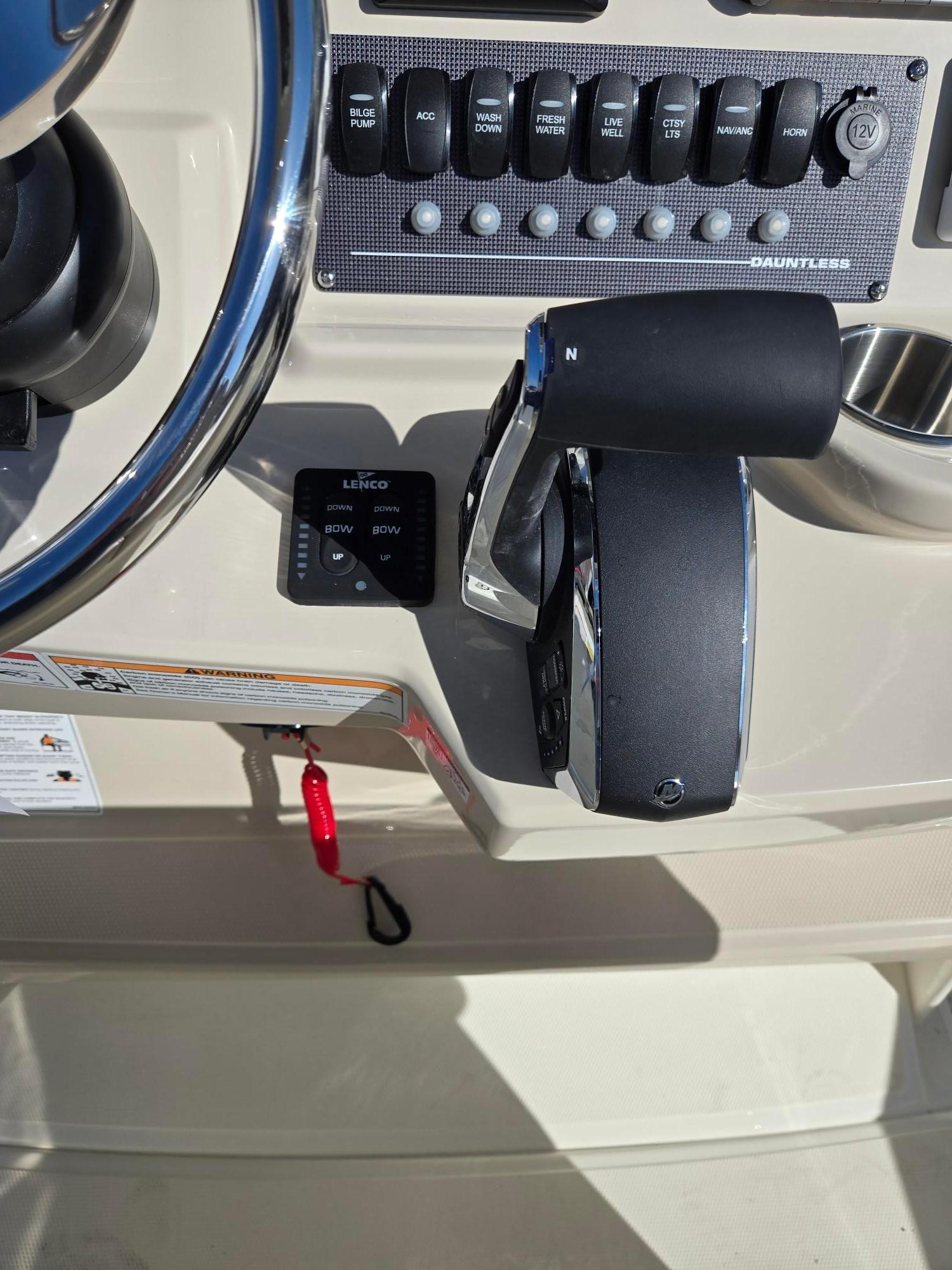 2025 Boston Whaler 250 Dauntless - 16