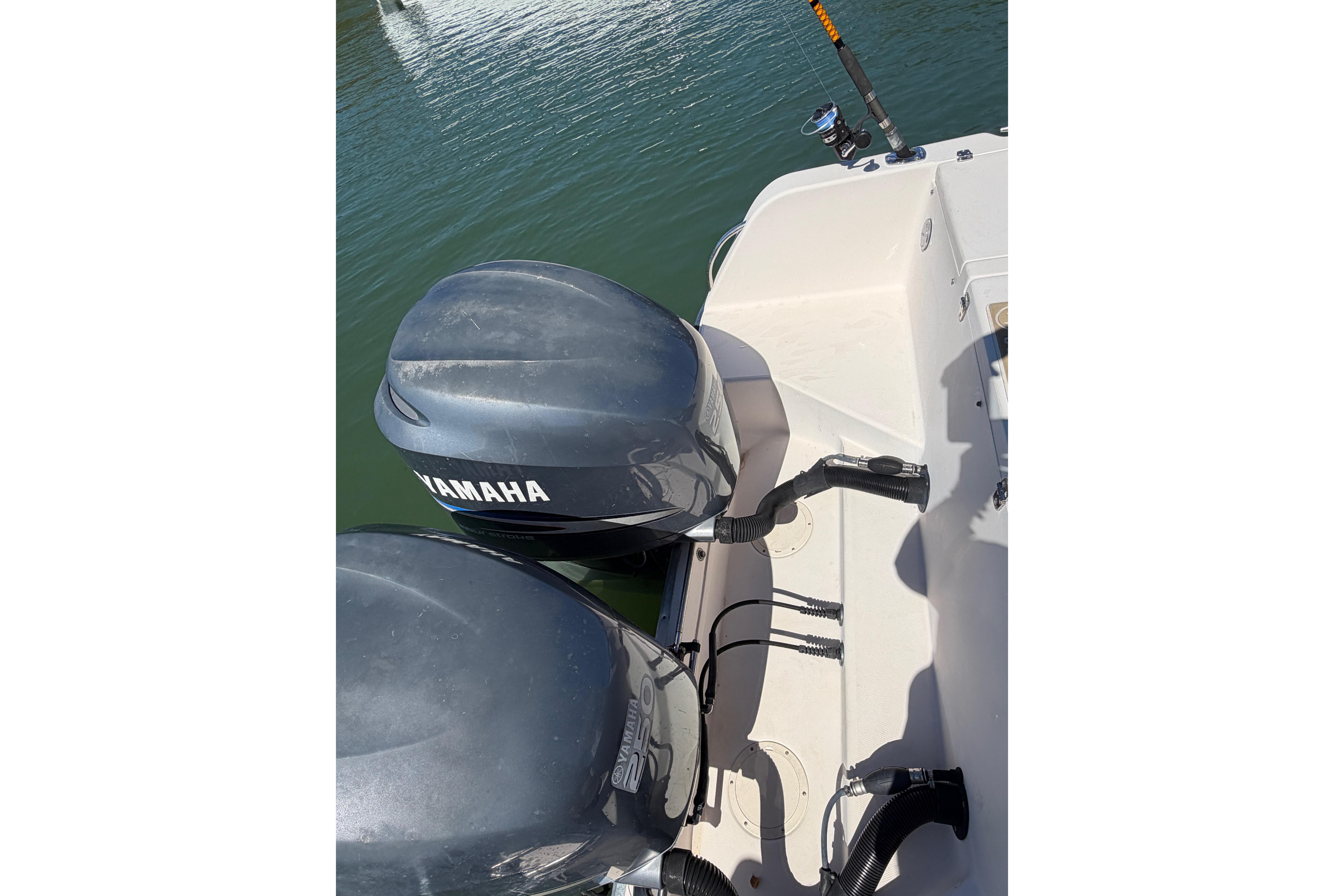 2006 Grady-White Sailfish 282 with dual Yamaha outboard motors on water.